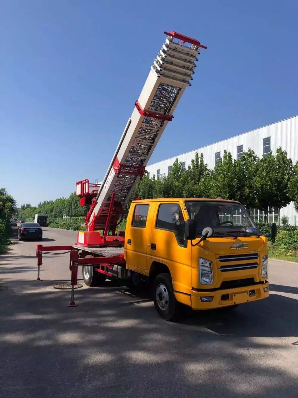 江西附近的云梯车出租服务：轻松解决高空作业需求